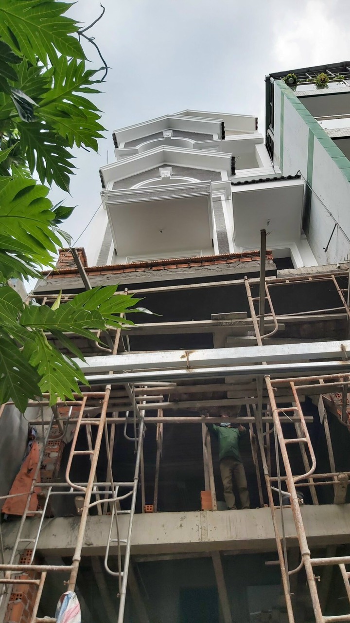 Nhà phố có tầng hầm 5x20m, Quận Tân Phú