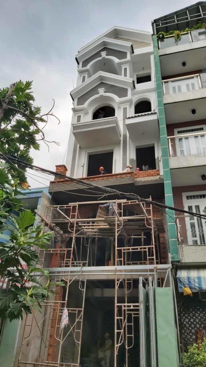 Nhà phố có tầng hầm 5x20m, Quận Tân Phú