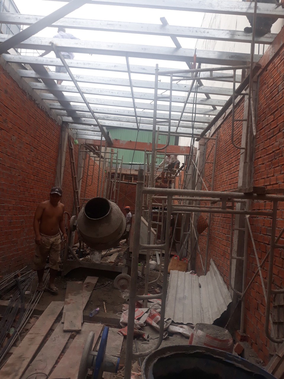 NHÀ CẤP 3 CÓ TẦNG LỬNG QUẬN TÂN PHÚ