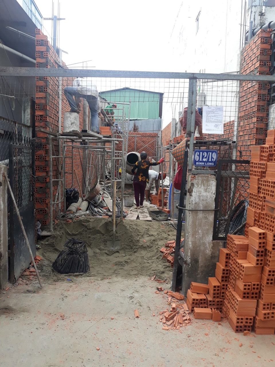 NHÀ CẤP 3 CÓ TẦNG LỬNG QUẬN TÂN PHÚ