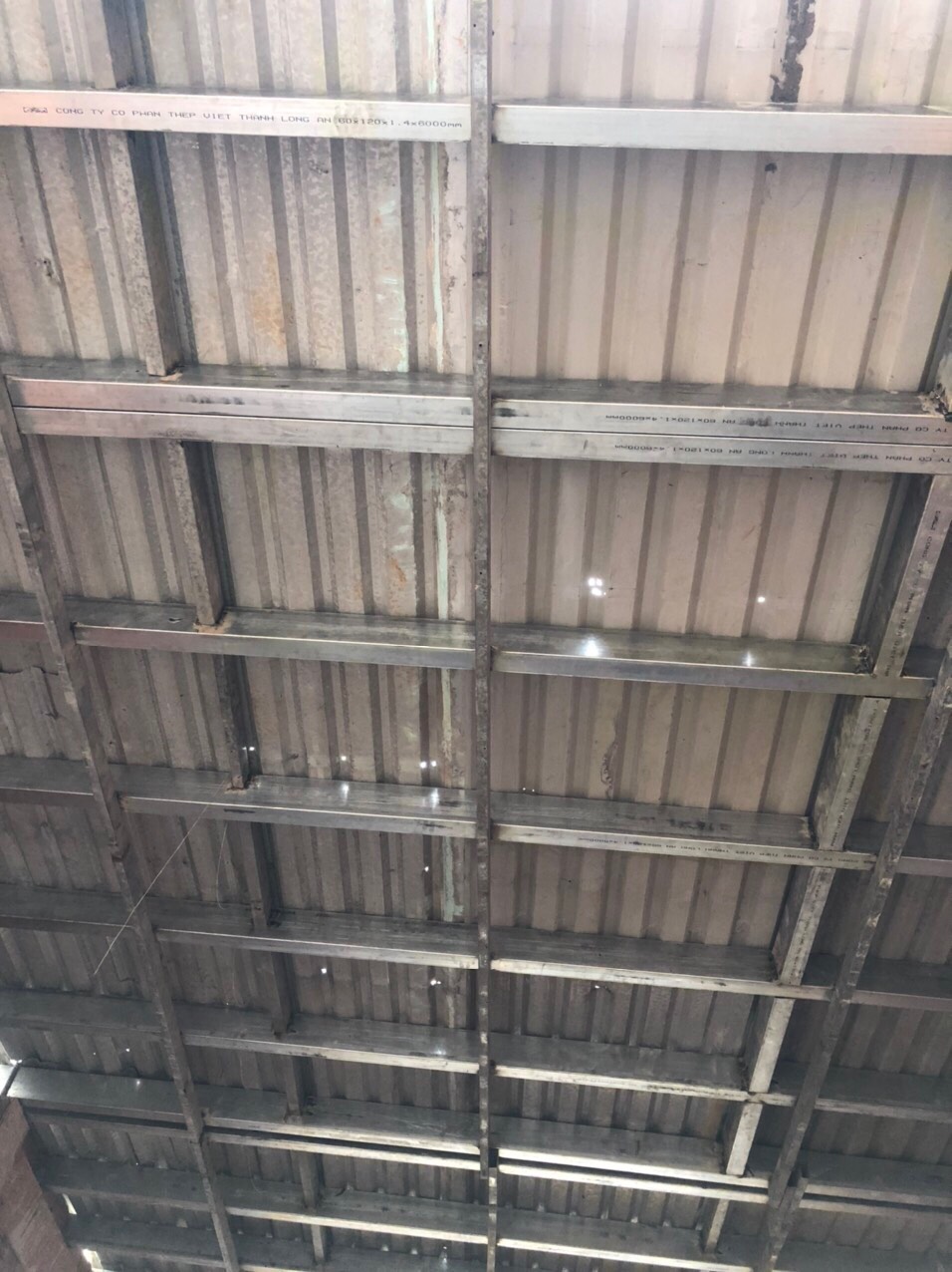 NHÀ CẤP 3 CÓ TẦNG LỬNG QUẬN TÂN PHÚ