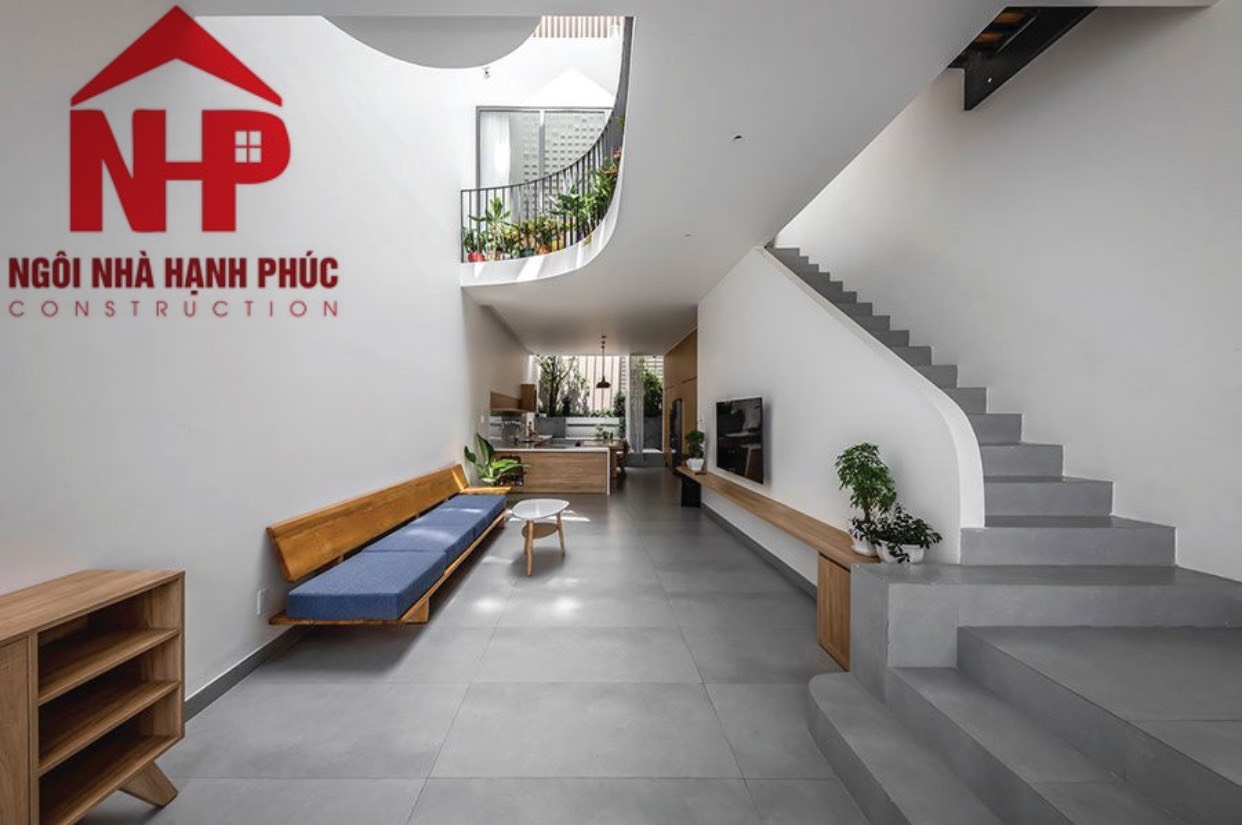 Thiết kế giếng trời trên cầu thang đẹp và an toàn
