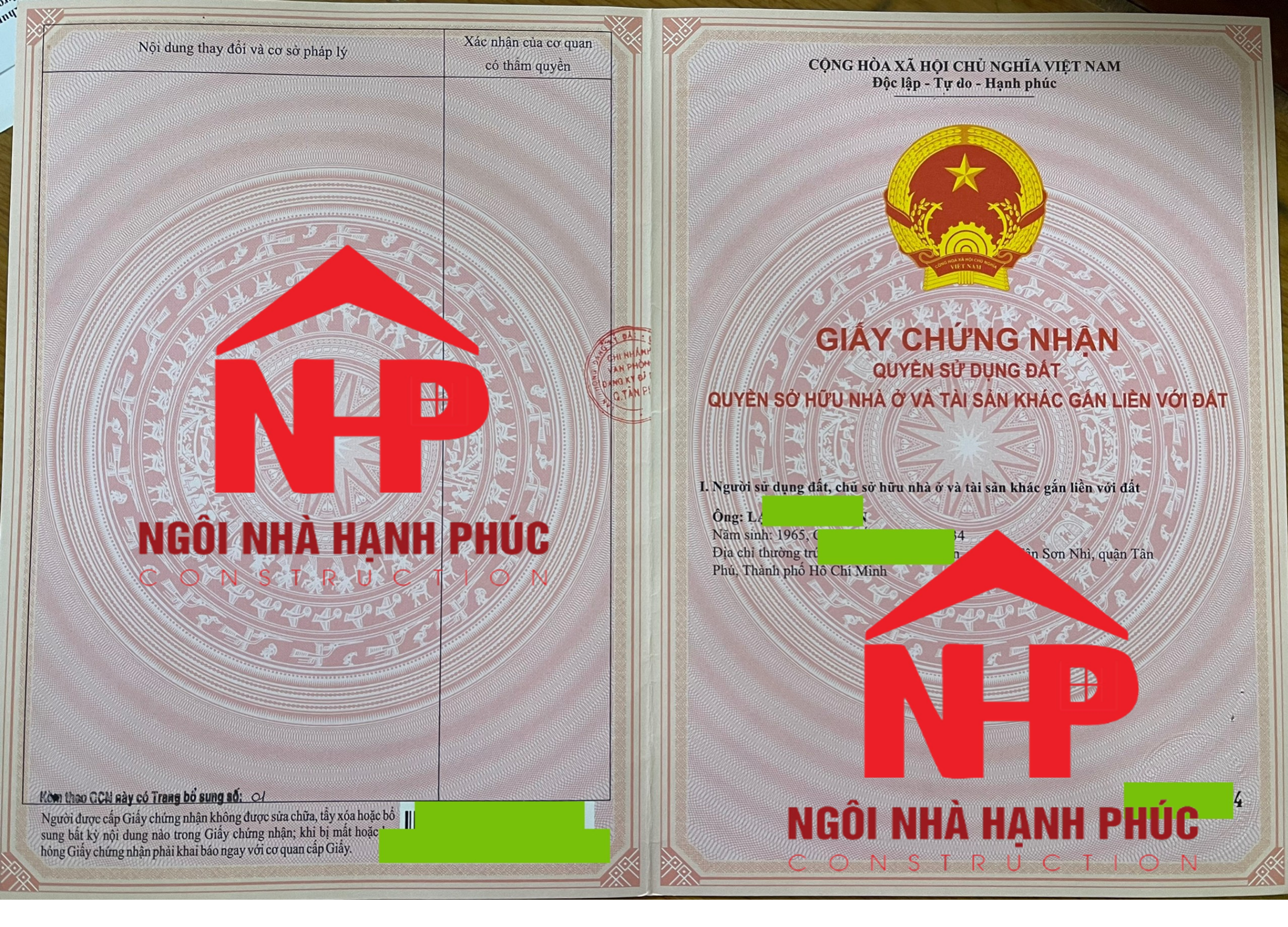 Sổ hồng trao tay khách hàng sau khi hoàn thành hồ sơ pháp lý hoàn công cấp đổi GCN 14/6